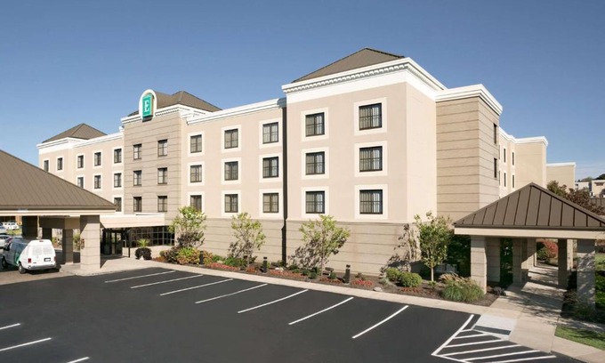 Beachwood Hotel | Embassy Suites Cleveland - Beachwood