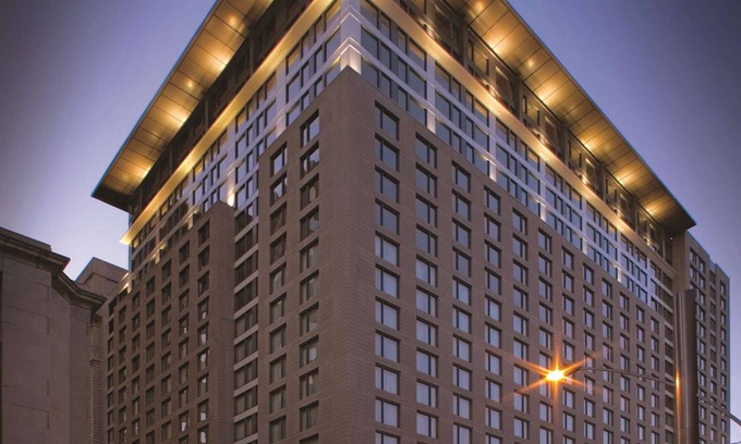 International District Hotel | Embassy Suites Montréal by Hilton