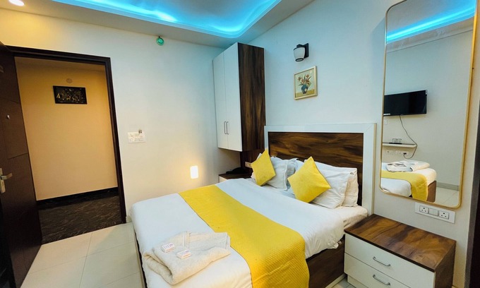 New Delhi Hotel | Embrace luxury Hotel & Banquet