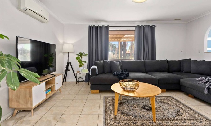 Gosnells House | Embrace the Ultimate Retreat: Tranquil Oasis in Gosnells