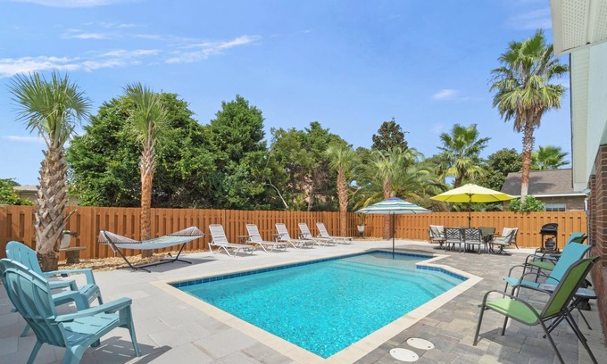 Seaspray House | EMERALD COVE | Private Pool | Courtesy Golf Cart | 4min to Beach | Students Okay