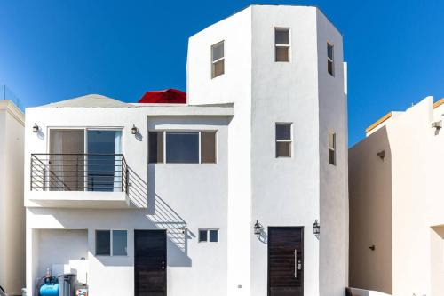 Rosarito House | Emerald Home Seaside Serenity & Resort Amenities