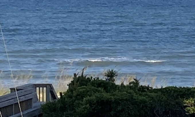 Emerald Isle Cottage | EMERALD ISLE - 2nd Row, 4 BR, 2BA, SLEEPS 10, ONLY 3 WEEKS LEFT! HURRY BOOK NOW!