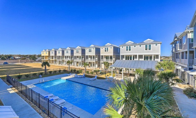 Emerald Isle Apartment | Emerald Isle Condo Less Than Half-Mi to Beach!