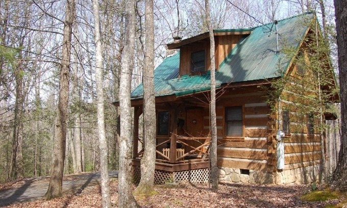 Cosby Cabin | Emerald Pines - 1 Bedrooms, 1.5 Baths, Sleeps 4 Cabin by RedAwning