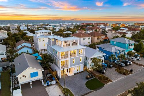 Frangista Beach Villa | Emerald Sunset by AvantStay 9BDR Villa PoolGame RoomRooftopWalk to Beach