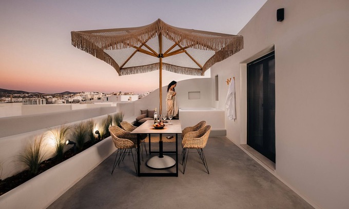 Naxos Hotel | Emery Hotel