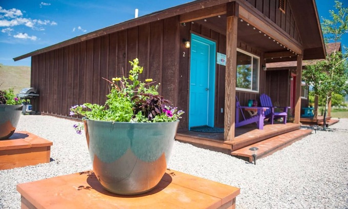 Emigrant Cabin | Emigrant Cabins #2- Tiny cabin near Yellowstone