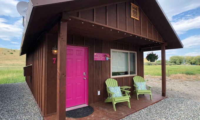 Emigrant Cabin | Emigrant Cabins #7- Tiny Cabin in Montana