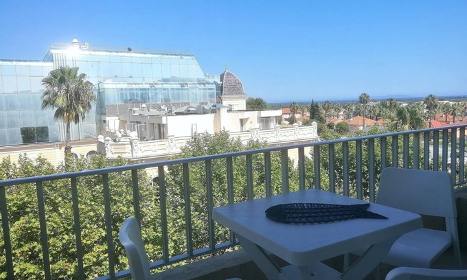 Hyeres City Centre Apartment | Emilia Residence in Hyères