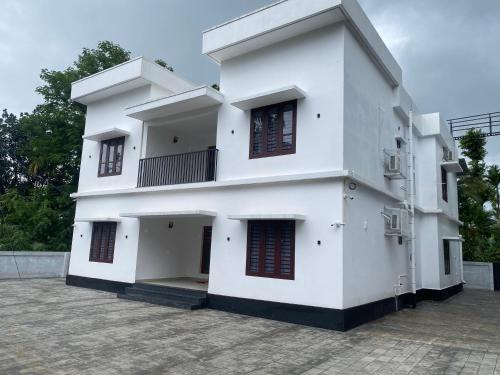 Vayittiri Villa | Empire Mona Villa
