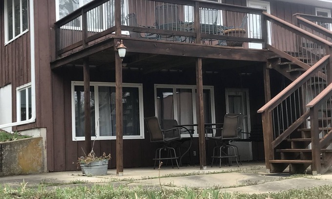 Emporia House | Emporia Lakehouse - gravel bike, disc golf, ah-quietn