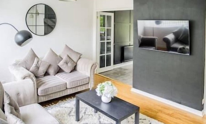 Barnt Green House | Emscote Green Modern 4 Bed Solihull House