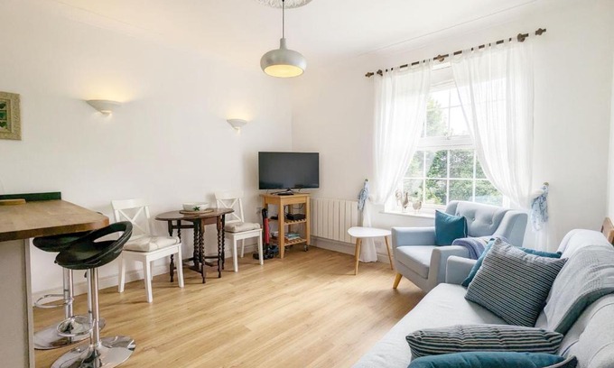 Emsworth House | Emsdale House
