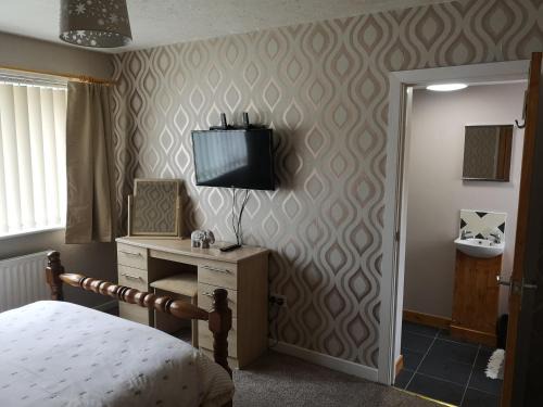 Porthmadog House | En-suite Bedroom in a quiet bungalow