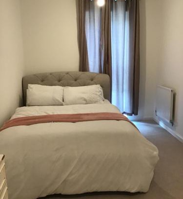 East Acton House | En-suite Double Room in a shared apartment close to central London