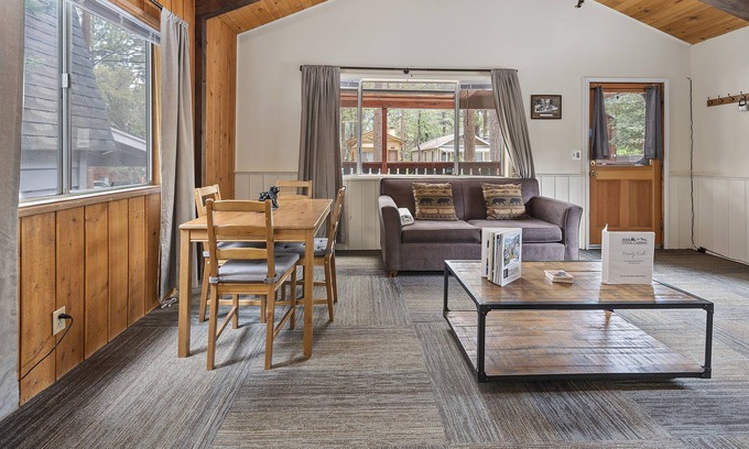 Sugarloaf Ski Chalet | Encanto - Classic Mountain Cabin Tastefully Renovated! Game Consoles, Fenced Yard! 2 Bedroom Chalet