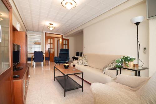 Leon XIII-Los Naranjos Apartment | Encanto sevillano en La Macarena Ideal para familias y amigos