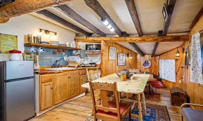 Salem House | Enchanting and Fantastical Hobbit Home, *Pet Friendly*, Steps from Creeks, Pond, and Waterfall