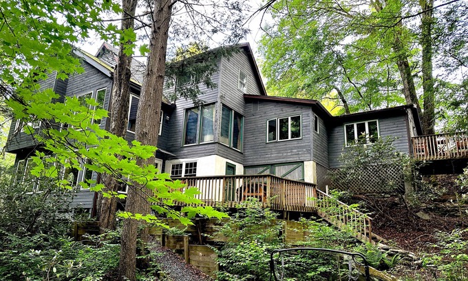 Canadensis House | Enchanting Forest Retreat