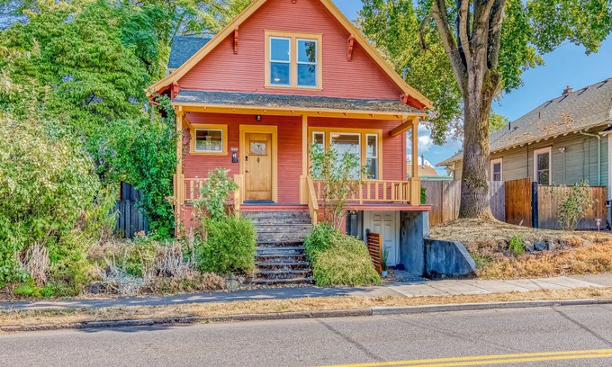 Alberta Arts District House | Enchanting home with full kitchen, AC, & washer/dryer