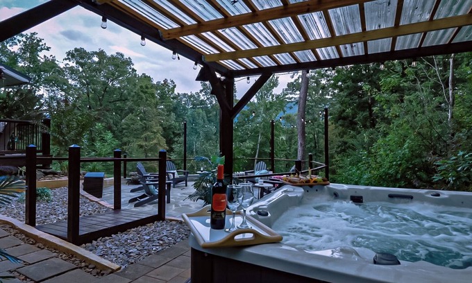 Cosby Cabin | Enchanting Mountain ZEN Retreat Oasis Spa Hot Tub- Fire Pit - DOGS-VIEWS