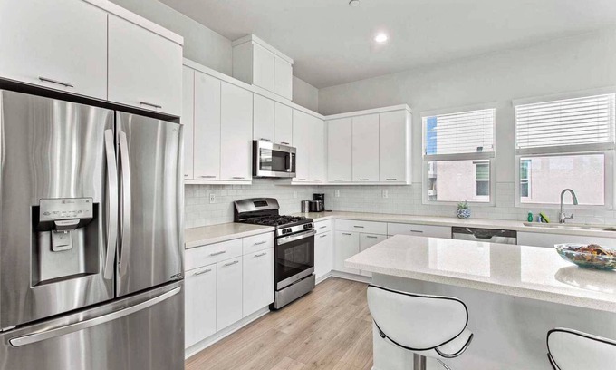 Platinum Triangle House | Enchanting Oasis on S Lewis St
