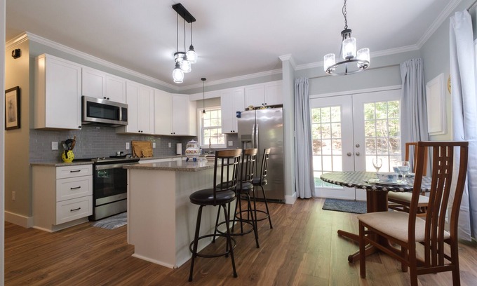 Bynum House | Enchanting spacious and comfortable newly renovated house near Chapel Hill.
