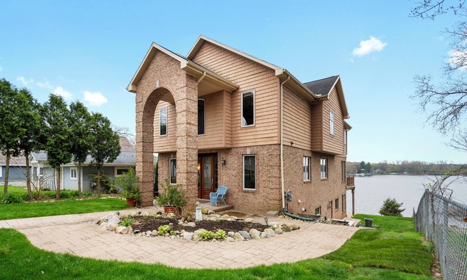 Drayton Plains House | End of the Summer special with Water sports included