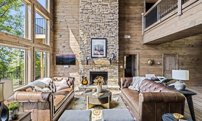 Gatlinburg - Pigeon Forge Cabin | Endless Blue Skies 5 Bedroom Cabin
