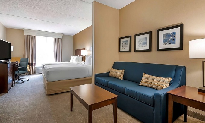 Florida Center Hotel | Endless Orlando Fun! 2 Family-Friendly Units, On-site Pool, Minutes to SeaWorld!
