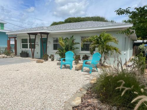New Smyrna Beach House | Endless Summer Beach House steps to Beach, shopping & popular restaurants