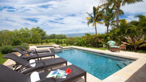 Kamuela House | ENDLESS SUMMER Elegant KaMilo Home with Heated Pool and Guest Cottage