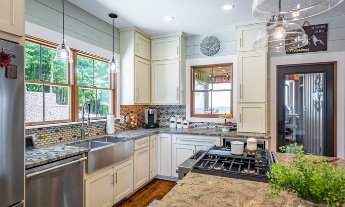 Morganton House | Endless Views from our Mountain Top Retreat! Between Charlotte & Asheville.