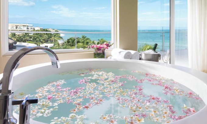 Cancun Apartment | Endozi Elite Suite - Luxurious Oceanfront Stay with Premium Services
