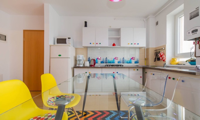 Tractorul Apartment | Energic Apartment w/2 BR Near Coresi Mall – 5 Min Walk