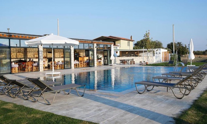 Cesme Ski Chalet | Enginar Çiçeği