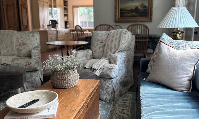 Flower Mound House | English Charm 3/2 in lovely Flower Mound