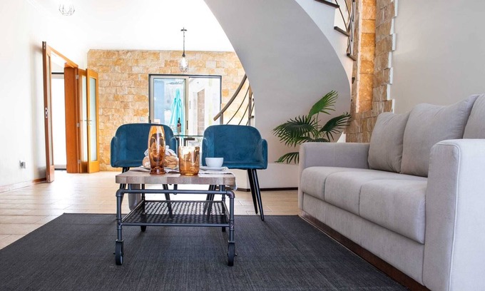Capelas House | English House