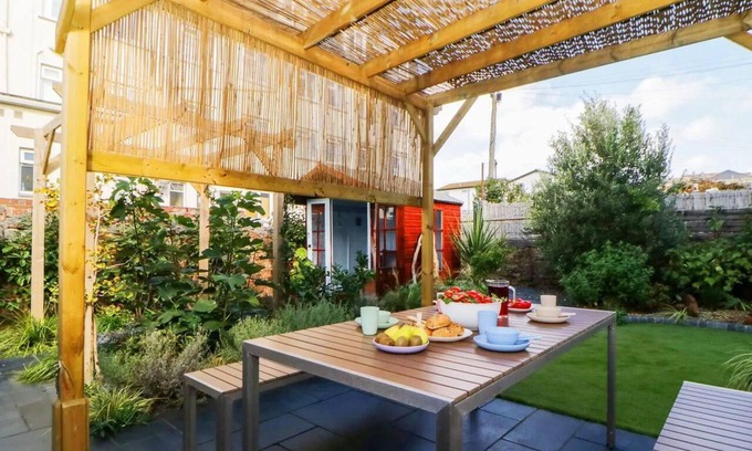 Roundham Apartment | English Riviera Coastal Holiday Home in Devon Uk