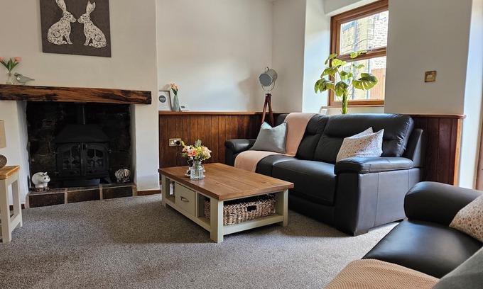 Oakworth House | Enjoy a comfortable stay at The Old Shuttleworks. A stylish, modern, home from home by Above Rubies in Oakworth, West Yorkshire. Famous for The Railway Children! Near Haworth and Brontë country!