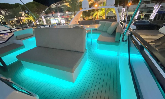 Villeneuve Loubet Beach Boat Rental | Enjoy a cozy Yacht! Beautiful Beaches, restaurants bars supermarket 5 min walk .