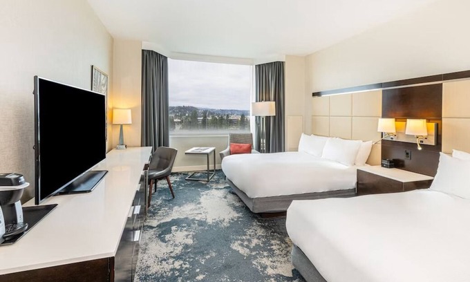 Redwood Shores Hotel | Enjoy a Hassle-Free and Comfortable Stay! 4 Family-friendly Units, Pets Allowed