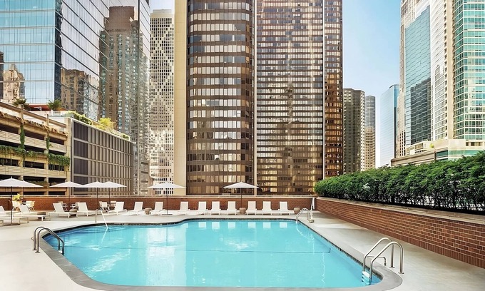 Streeterville Hotel | Enjoy a Hassle-Free and Suiting Stay! 4 Family-friendly Units, Onsite Pool