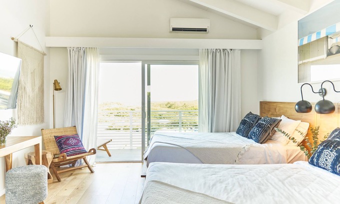 Montauk Hotel | Enjoy a Hassle-Free and Comfortable Stay! 2 Relaxing Units, Free Parking, Pool