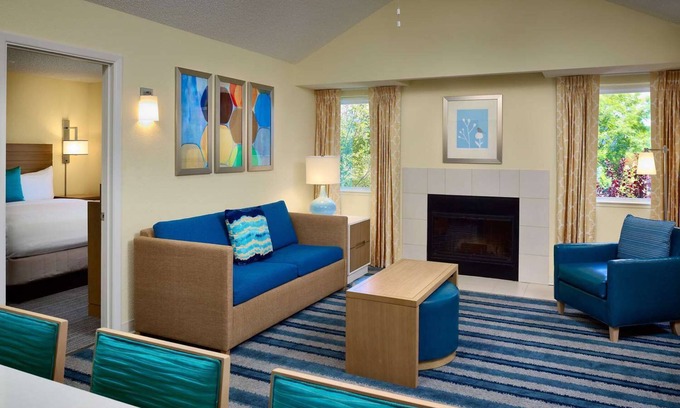 Flagstaff Hotel | Enjoy a Hassle-Free Stay! 3 Modern Units, Close to Bushmaster Park, Pet-Friendly