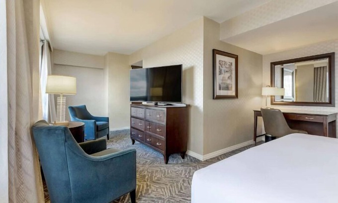 Dupont Circle Hotel | Enjoy a Hassle-Free and Suiting Stay! Pet-friendly Property, Outdoor Pool!