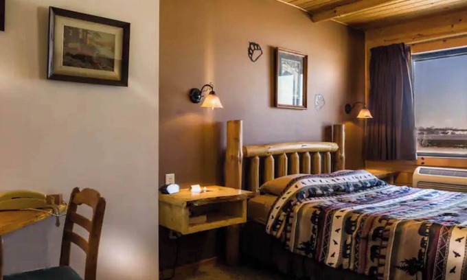 Rice Lake Cabin | Enjoy a lakeview sunset in Room 6 No Pet-The Bear's Den- Curriers Lakeview Lodge