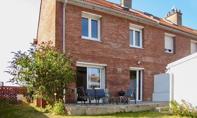 Leffrinckoucke House | Enjoy a relaxing stay in this charming townhome located just minutes from beautiful North Beach.