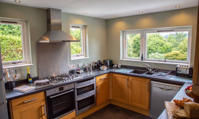 Hathersage House | Enjoy a relaxing getaway with your family & friends in the Peak District.